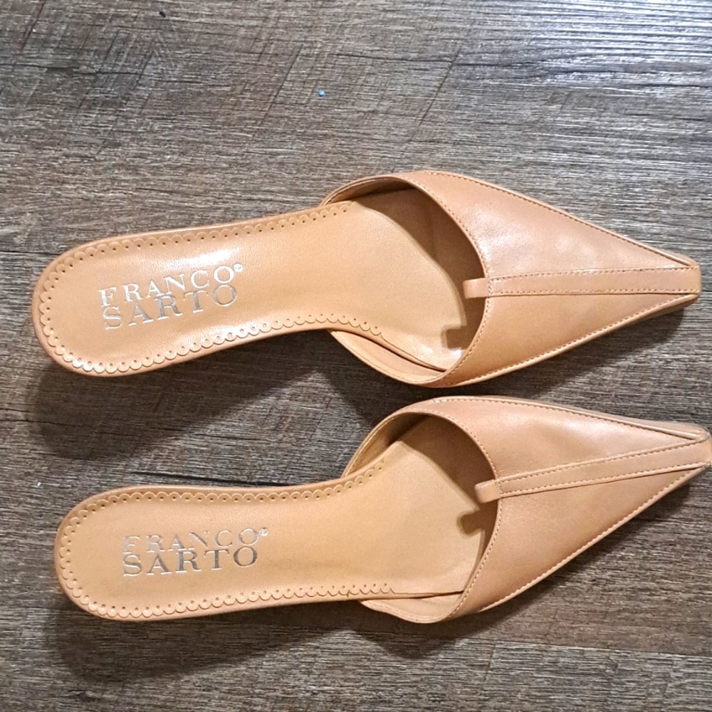 Franco Sarto Leather Cream Pointed Toe Slide on heels.